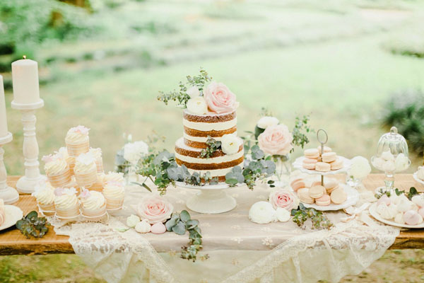 mesa dulce romántica rosa y verde